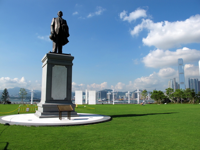 Sun Yat Sen dies