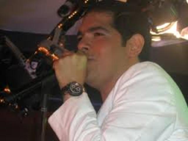 Organiza su primer grupo musical