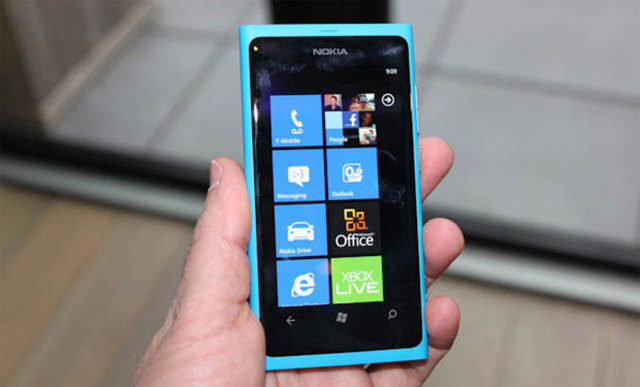 Nokia Lumia 800 (2011)