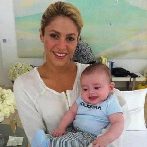 Nacimiento de su primer hijo Milan Pique