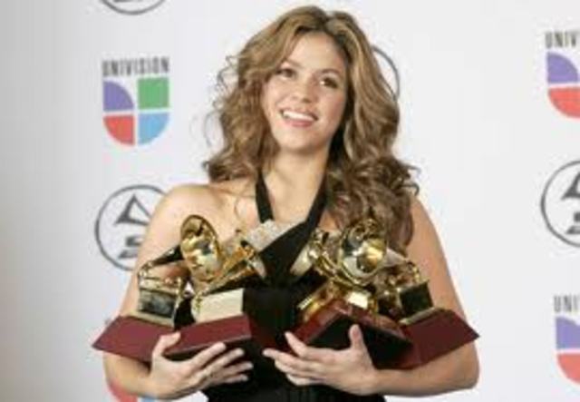 Ganadora de 4 premios Grammy.