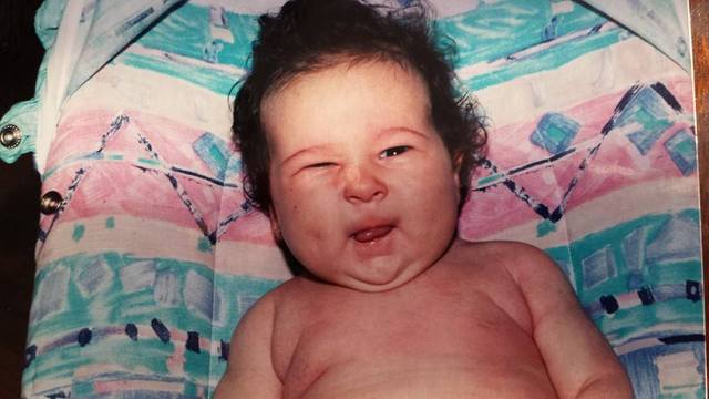 El diez de abril de dos mil uno