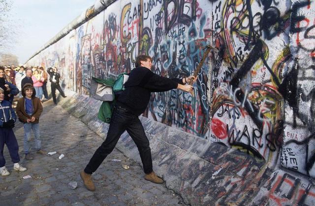 Tiananmen Square/fall of Berlin Wall