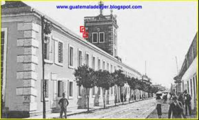 Inicia sus estudios de Bachillerato en el Instututo Nacional para Varones