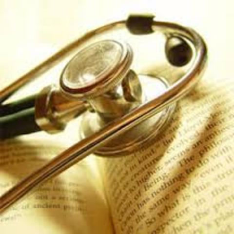 Inicia sus estudios de medicina, deja la pintura y se dedica a las letras