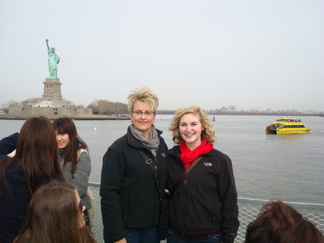 El veinte y tres de Abril de dos mil doce