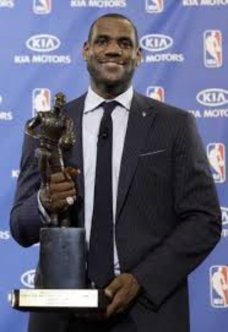 Lebron James ganó su primer premio de MVP