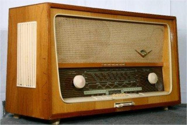 EN 1947 LA RADIO Y EL PAPEL QUE DESEMPEÑO EN LA EDUCACION A DISTANC