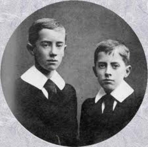 Mabel, Tolkien's mother dies.