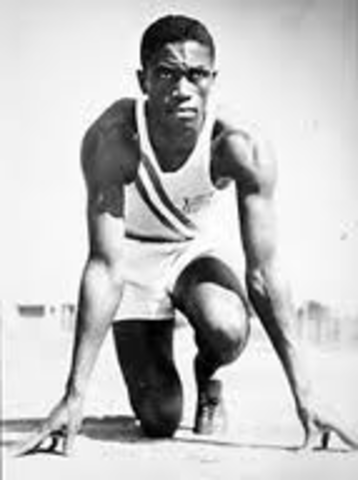 Robinson's brother Mack wins silver at the Olympic's.