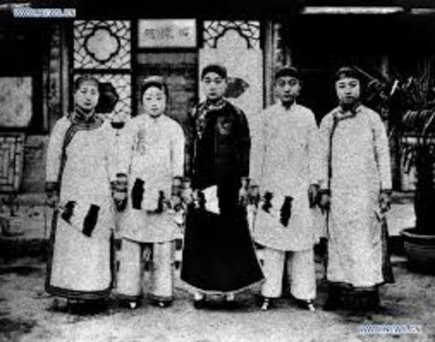 1937: The Japanese destroyed what Chinese city? How did the Nationalists react