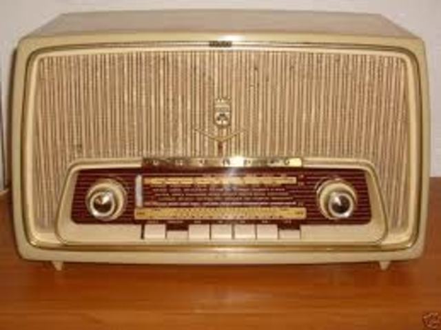 Início da EaD via rádio no Brasil.