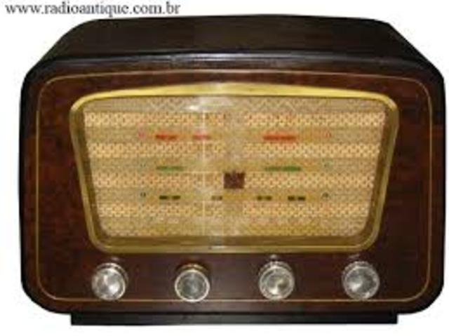 Inicia-se a transmissão das aulas de quase todas as matérias literárias da Faculdade de Letras e Ciências Humanas de París, França, por meio da Rádio Sobernne.