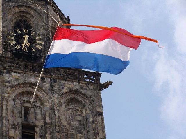 É implantada a Univer-sidade Aberta