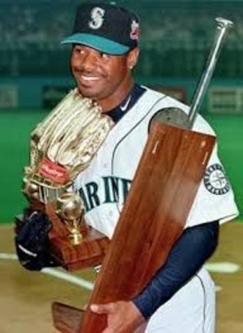 Ken Griffey, Jr. slugs his 100th career home run in Seattle