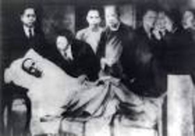 Sun Yat Sen dies