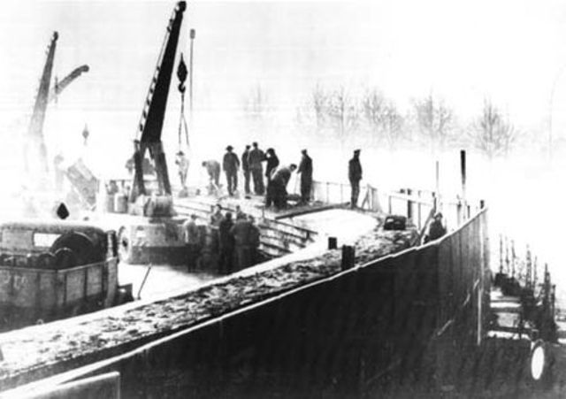 Berlin Wall construction