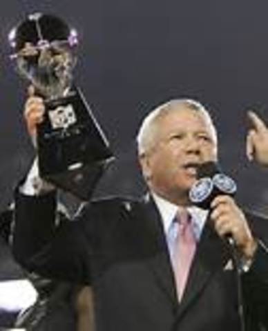 Robert Kraft buys Patriots title