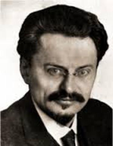 Trotsky critacizing Stalin