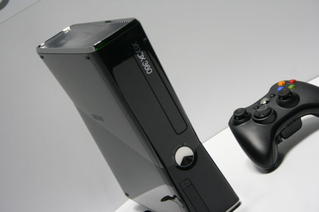Microsoft releases the Xbox 360 S