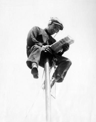 Alvin Flagpole Kelly Popularized the Fad of Flag Pole Sitting