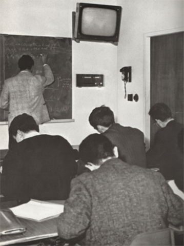 1963 : L'ISIN est l'une des premières écoles françaises à s'équiper d'un ordinateur