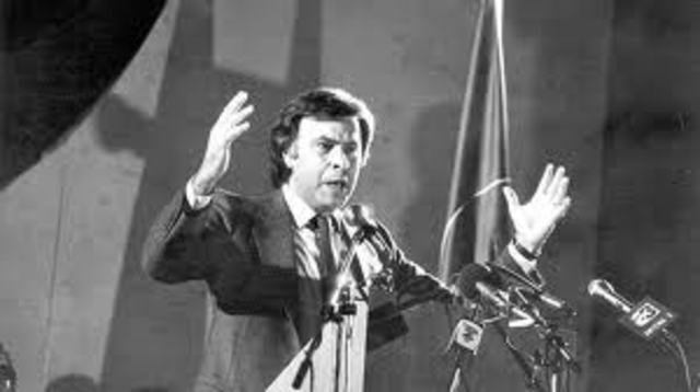 Felipe González gana las elecciones