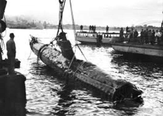 Japanese midget submarines attack Sydney Harbour