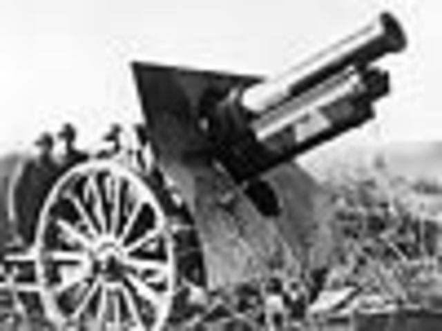 Amercan troops in France fire.