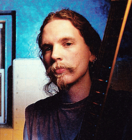 In 1989 Jason Everman left Nirvana.