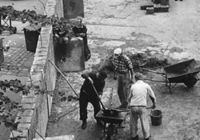 Berlin Wall Construction