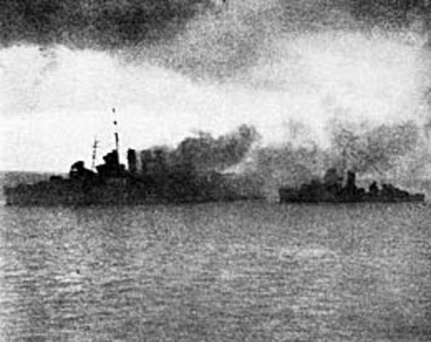 HMAS Canberra sinks in the Battle of Savo Island/Sea