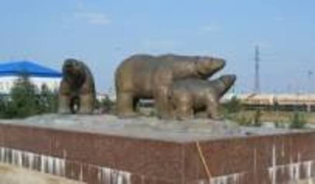 Памятник " Медведи"