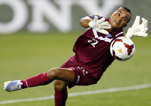 Donis Escober, cancerbero de la Bicolor