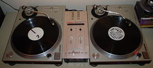 Turntables used in Hip-Hop