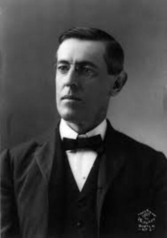 Woodrow Wilson presents his Fourteen Points Peace Plan