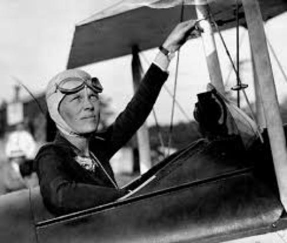 Amelia Earhart crosses the Atlantic in a solo flight