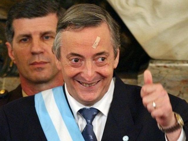 Asume como presidente Nestor Kirchner