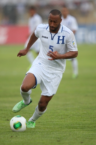 Víctor Bernárdez, zaguero central