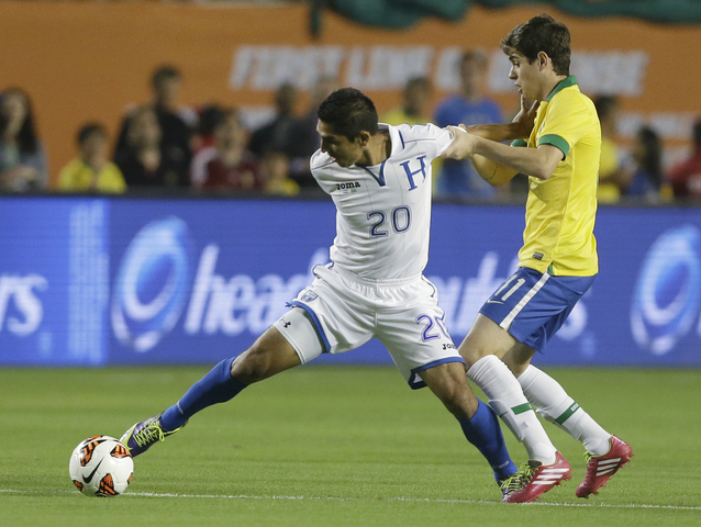 Jorge Claros, volante central