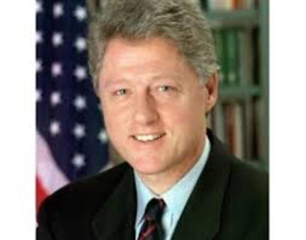 Clinton declares running for president