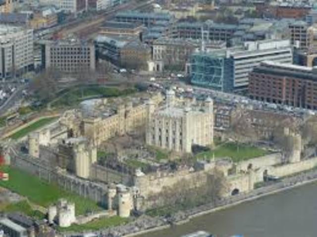 Tower of London was built