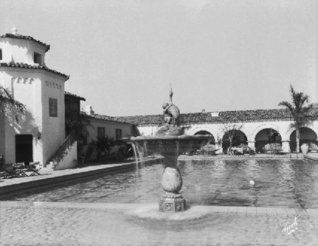 Se establece el complejo turístico "Compañía Mexicana de Agua Caliente"