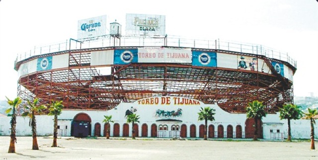 Se inaugura la plaza de toros, El Toreo de Tijuana.