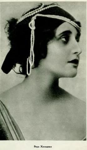 Вера Левченко родилась в семье учителя словесности