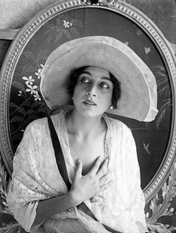 Эпизодическая роль в картине «Анна Каренина».