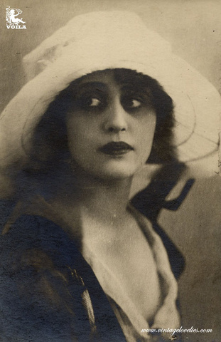 Главные роли в фильмах «Лунная красавица», «Дети века», «Пламя неба», «Пробуждение», «Дети Ванюшина», «В мире должна царить красота».