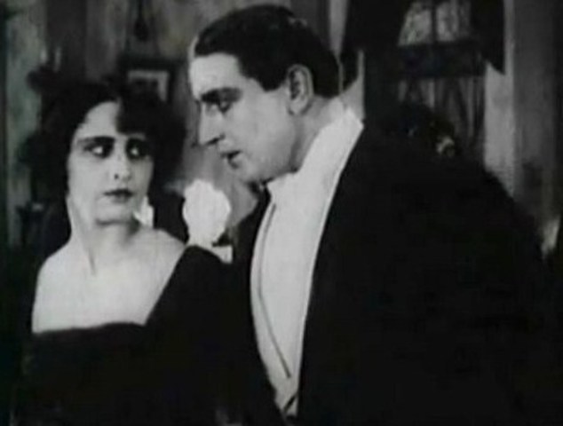 В апреле-мае 1918 года  было выпущено 6 лент с Верой Холодной.