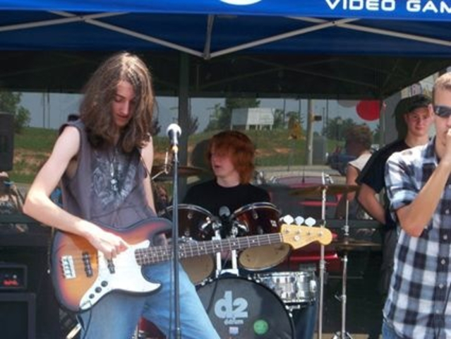 Play N Trade concert