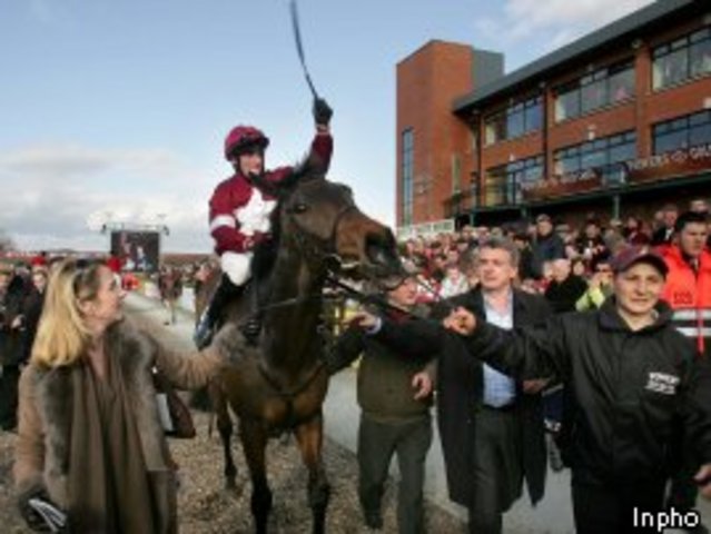 Hear The Echo wins Powers Whiskey Irish Grand National